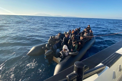 İzmir açıklarında 63 düzensiz göçmen yakalandı