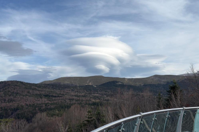 Uludağ semalarında mercek bulut...