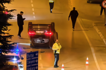 Bursa'da kaza yapan araç takla attı