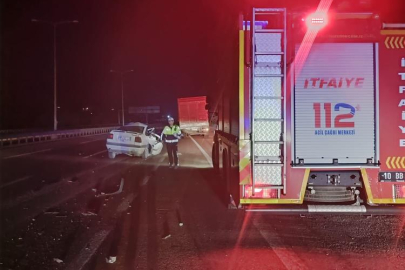 Otomobil TIR'a arkadan çarptı; 1 ölü