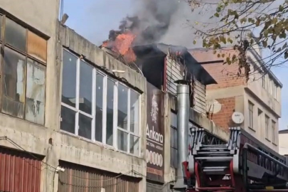 İnegöl'de mobilya imalathanesinde yangın