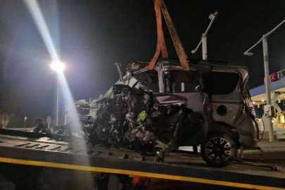 Kuzey Marmara Otoyolu’nda otomobil gişeye girdi: 1 ağır yaralı