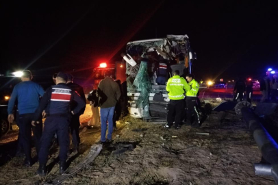 Minibüs yolcu otobüsüyle çarpıştı: Yaralılar var