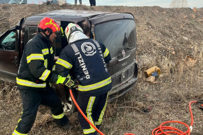 Yoldan çıkan otomobil tarlaya uçtu