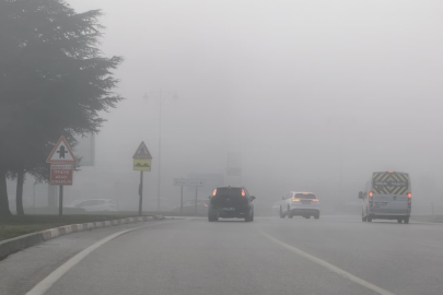 İnegöl'de etkili sis, görüş mesafesini 10 metreye düşürdü