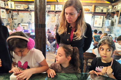 Öğrenciler kestane şekeri üretimini yerinde gözlemledi