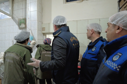 Gürsu zabıta ekipleri, gıda denetimleriyle göz açtırmıyor