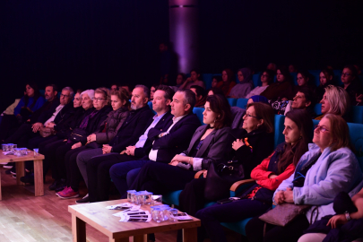 Osmangazi Belediyesi, ‘Duvarların Ötesi’ni sanatseverlerle buluşturdu