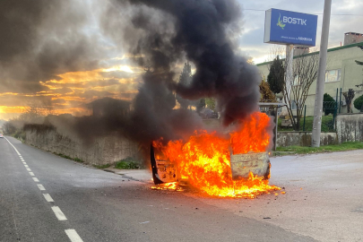 Bursa'da otomobil, alev topuna döndü