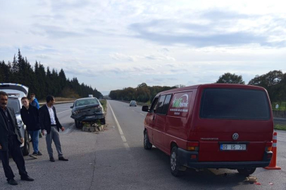 Karacabey’de iki otomobil çarpıştı: 2 yaralı