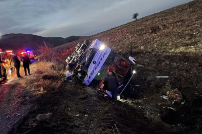 Yolcu otobüsü devrildi: Ölü ve yaralılar var