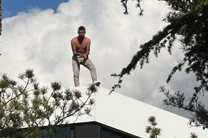 Alacağı için çatıya çıktı,  3 saat ikna edilmeye çalışıldı