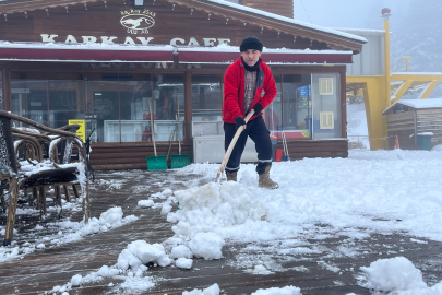 Uludağ'da kar kalınlığı 10 santimetreye yaklaştı