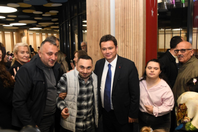 Başkan Erkan Aydın engelleri sevgiyle aştı