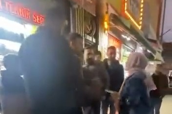 Bursa'da telefoncuda çıkan tartışmaya esnaf müdahale etti