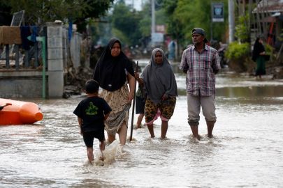 Güney Asya'daki sel ve toprak kaymalarında can kaybı bin 220'ye yükseldi