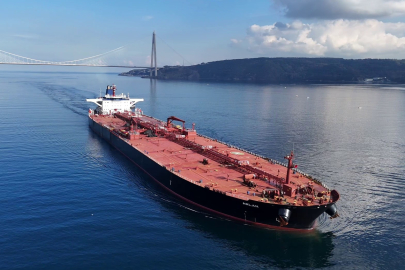 Rusya'nın en büyük limanında vurulan gemi İstanbul Boğazı'ndan geçti