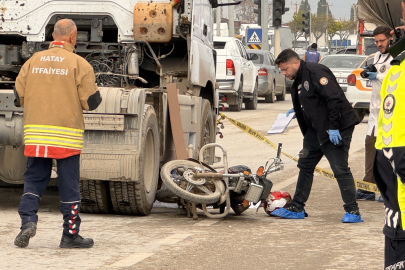 Tır ile çarpışan motosikletteki anne ve 2 aylık bebeği öldü