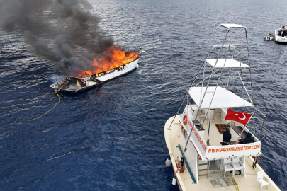 Lüks teknenin alev alev yandığı anlar dronla görüntülendi