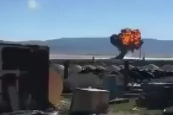 ABD'de F-16C savaş uçağı çöle düştü
