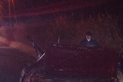 Direksiyon hakimiyetini kaybedip ağaca çarpan sürücü hayatını kaybetti