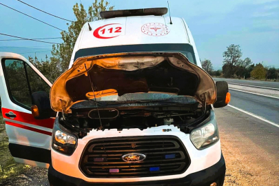 Seyir halindeki ambulans alev aldı