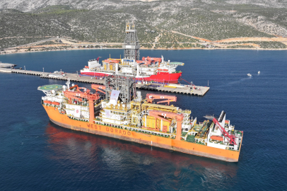 Türkiye'nin 6'ıncı sondaj gemisi Taşucu Limanı'na yanaştı