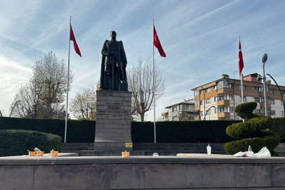 Yediler içtiler, sokakta çöplerini bıraktılar