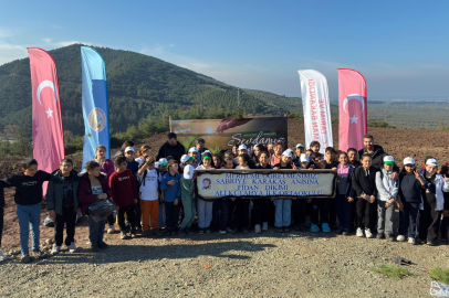 Bursa'da vefat eden öğretmenleri için fidan diktiler