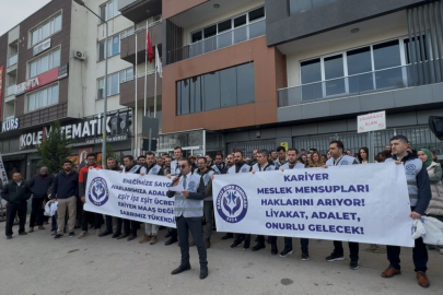 Bursa Defterdarlığı önünde eylem! Bütçede özlük hakları düzenlenmeyen kariyer meslek sahipleri tepkili