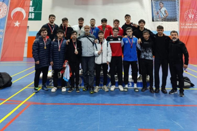 Mudanya Anadolu İmam Hatip Lisesi, güreşte zirveye oturdu