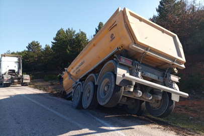 Tırın dorsesi koptu, facia ucuz atlatıldı