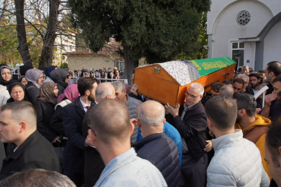 Yüksekten düşerek ölen avukat Selda Özkan son yolculuğuna uğurlandı