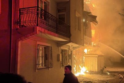 Bursa'da şehit polisin babasının evi alevlere teslim oldu
