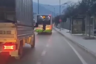 Bursa'da trafikte tehlikeli anlar