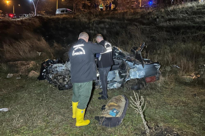 Otomobil şarampole devrildi: 2 ölü, 1 yaralı