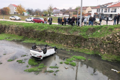 Bursa'da otomobil dere yatağına uçtu: 3 yaralı
