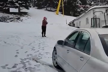 Uludağ'da kar yağışı etkisini sürdürüyor