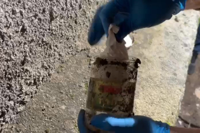 Toprağa gömülü kavanozlardan patlayıcılar çıktı