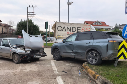 Bursa'da ışık ihlali kaza getirdi