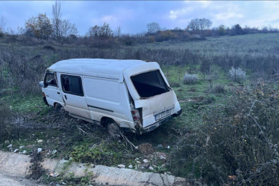 Bursa'da kontrolden çıkan minibüs şarampole yuvarlandı: 1 yaralı