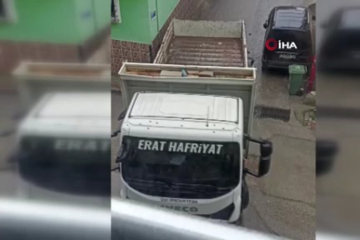 Bursa’da Kamyon Çarpıp Kaçtı: Araç Ağır Hasar Aldı