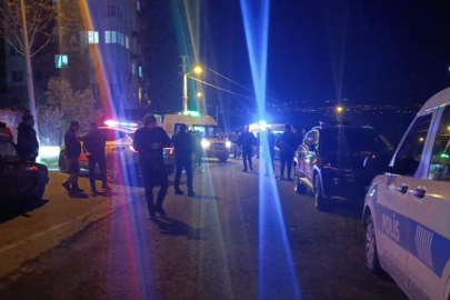 Kendisinden ayrılan kız arkadaşını evine girerken öldürdü