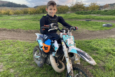 Minik motokrosçu Poyraz Kalender sezonu şampiyonlukla tamamladı