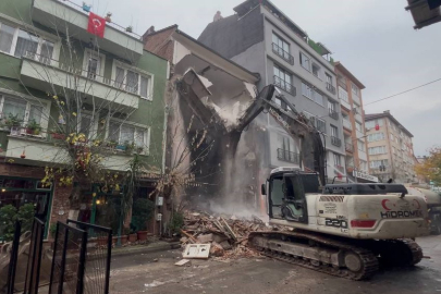 Bursa'da ilginç bir yıkım