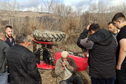 Cenaze aracı ile traktör çarpıştı: 4 yaralı