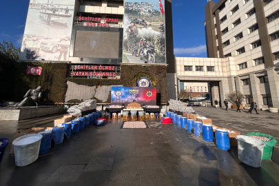 Ele geçirilen 1 ton 144 kilo uyuşturucu emniyette sergilendi