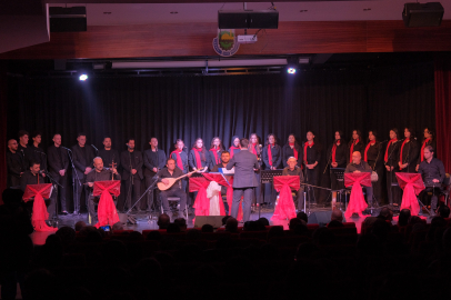 İnegöl Belediyesi THM Gençlik Korosu'ndan kulakların pasını silen konser