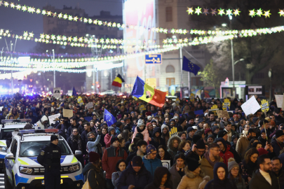 Romanya'da binlerce kişi, yargıdaki usulsüzlükleri protesto etti
