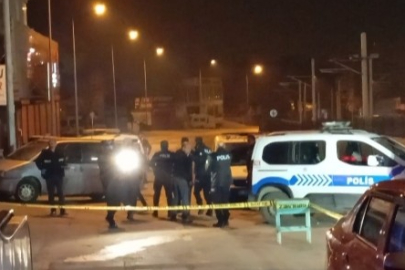 Bursa'da gece saatlerinde eğlence mekanı önünde silahlı kavga